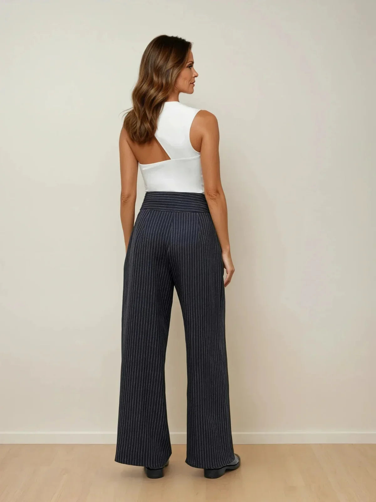 Casual & Chic Ασύμμετρο Φανελάκι με Λαιμό - LA FEMME WANDERER