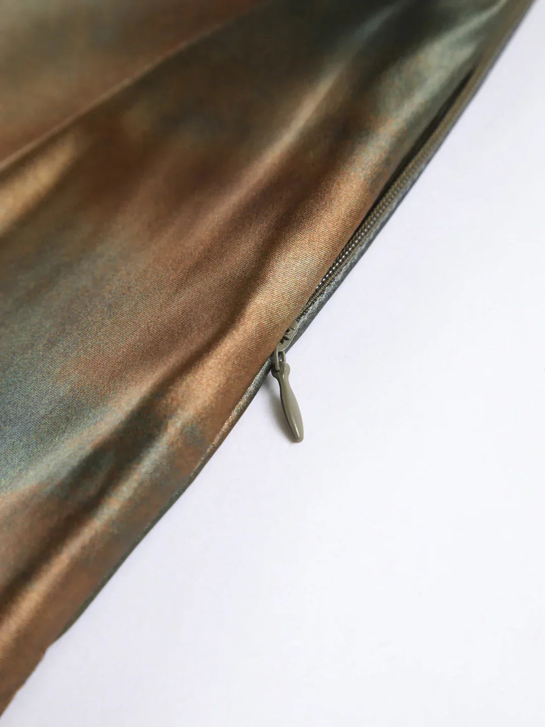 Μακρύ φόρεμα Neptune με ανοιχτή πλάτη και σατέν σχέδιο - LA FEMME WANDERER