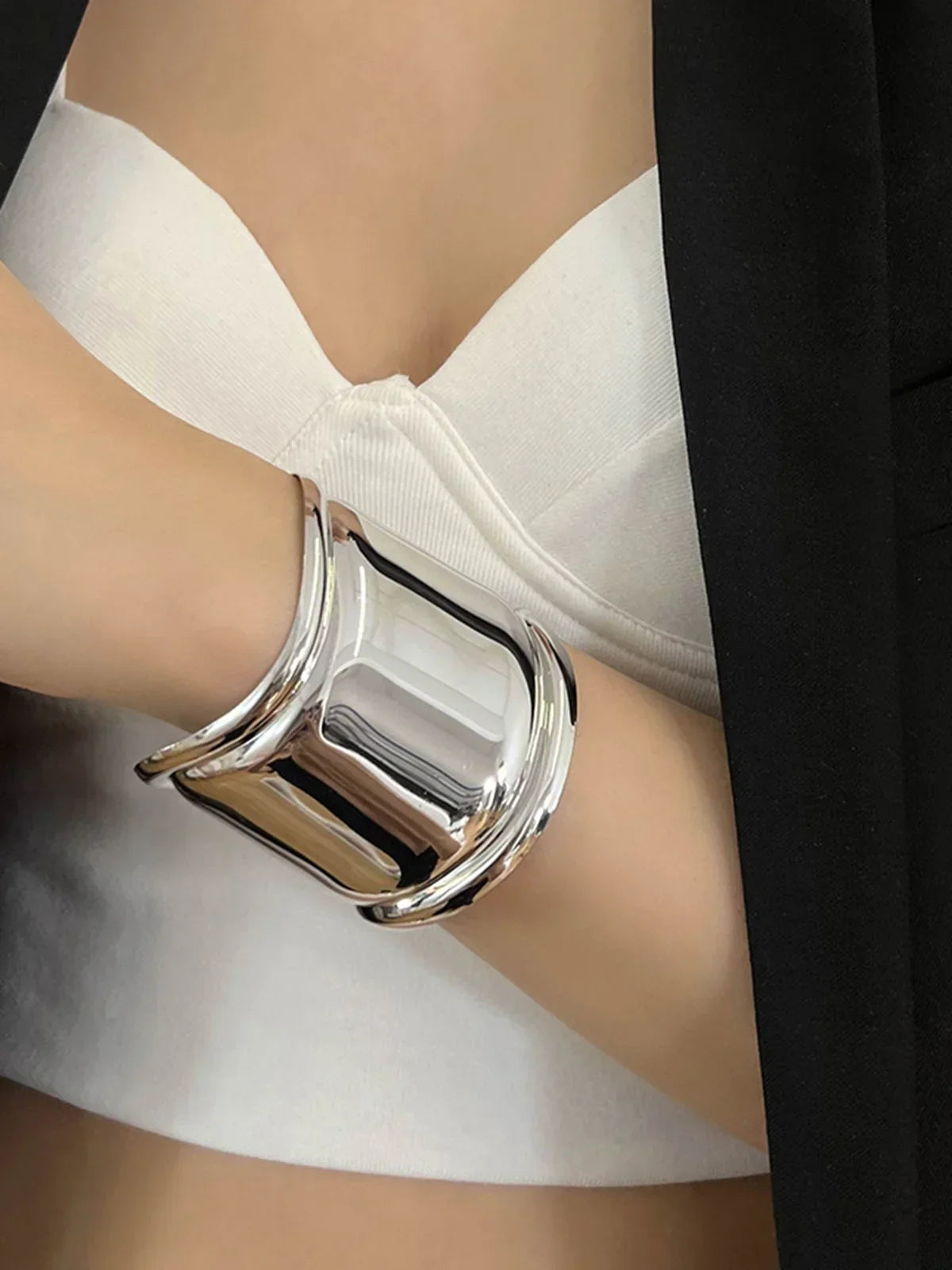 Metallic Wide Cuff Bracelet - LA FEMME WANDERER