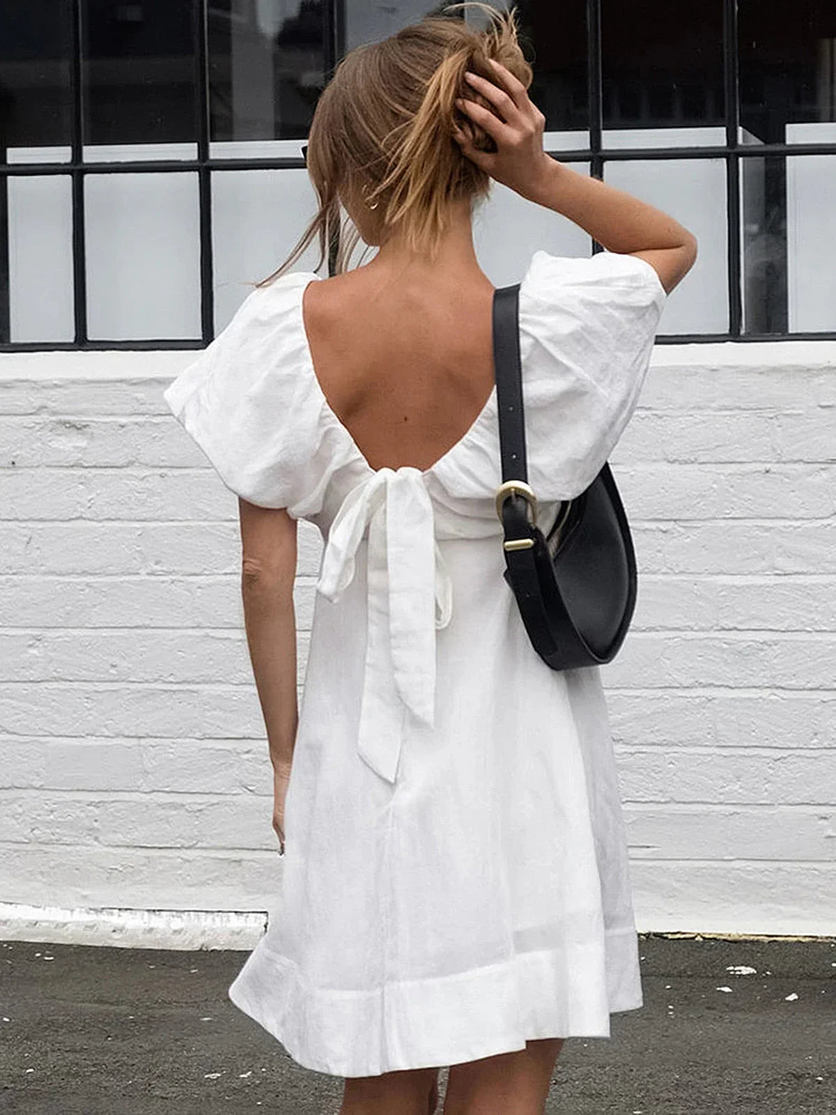 Φόρεμα με V λαιμόκοψη και φουσκωτά μανίκια, χωρίς πλάτη - LA FEMME WANDERER