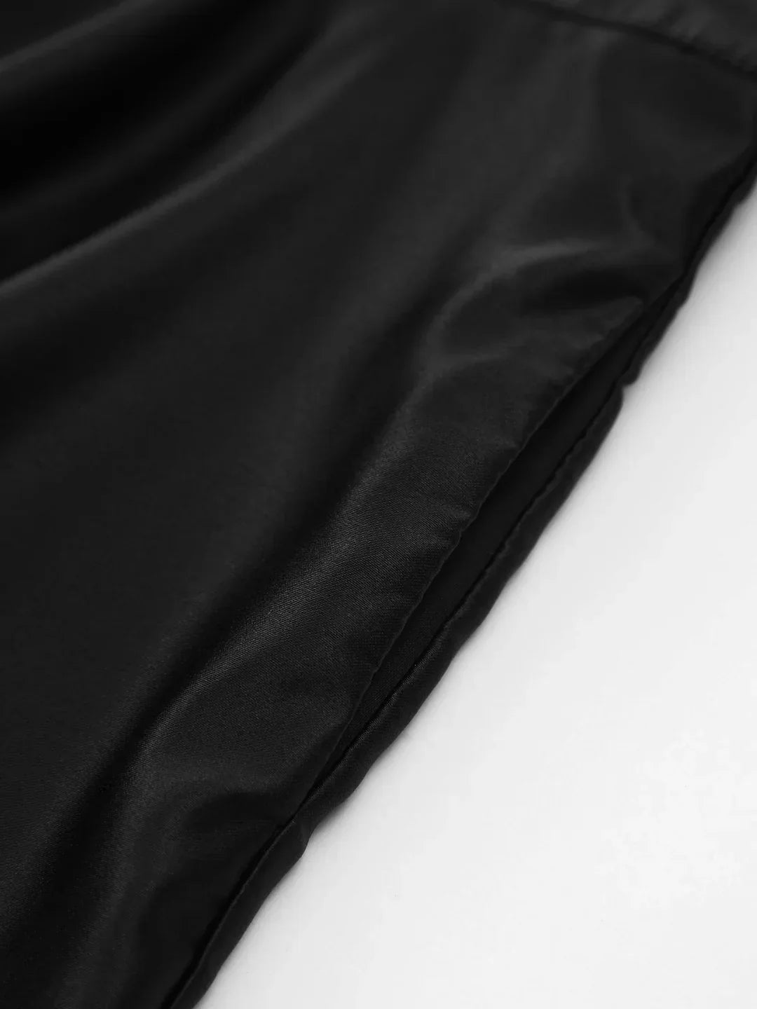 Μίνι φόρεμα με σατέν κόμπους και διπλές τσέπες, πλισέ και ανοιχτή πλάτη - LA FEMME WANDERER