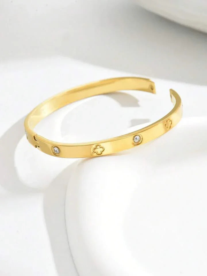 Heart-shaped Buckle Stainless Steel Bracelet - LA FEMME WANDERER