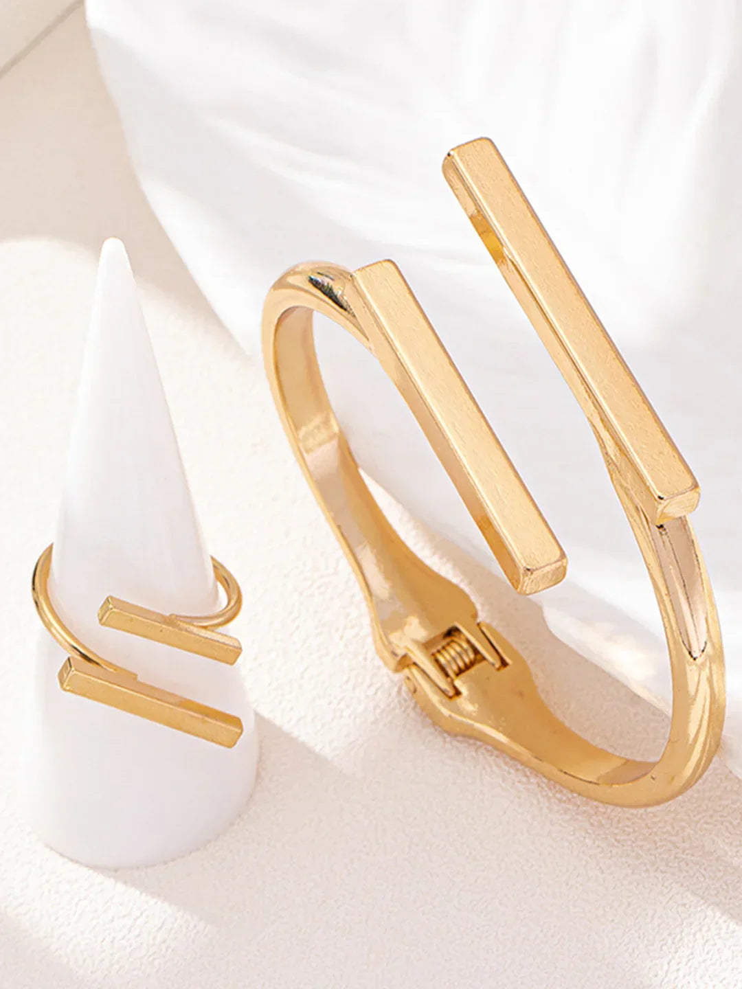 Architectural Glow Ring & Bracelet Set - LA FEMME WANDERER