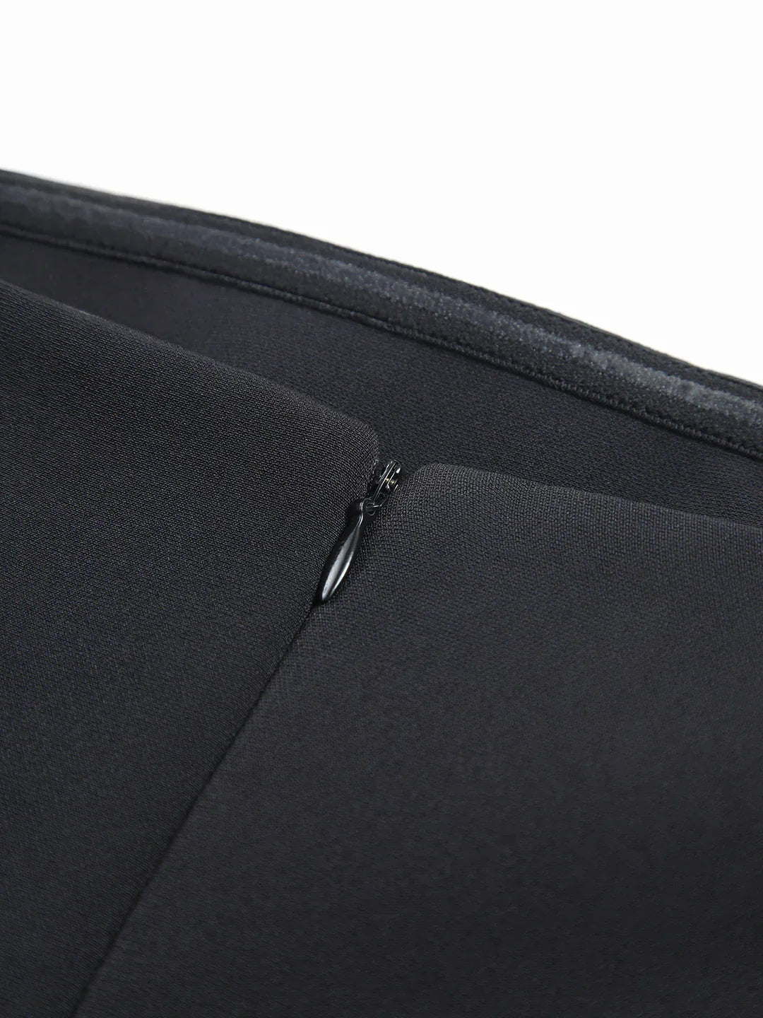 Μίνι φόρεμα με μονόχρωμο τελείωμα Always Elegant - LA FEMME WANDERER