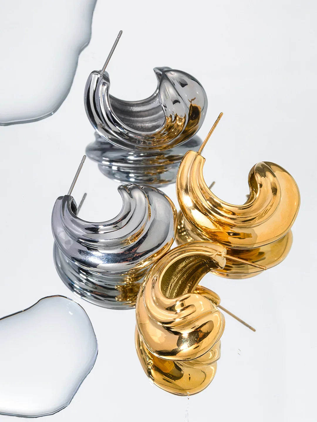 Μινιμαλιστικά σκουλαρίκια σε σχήμα C - LA FEMME WANDERER