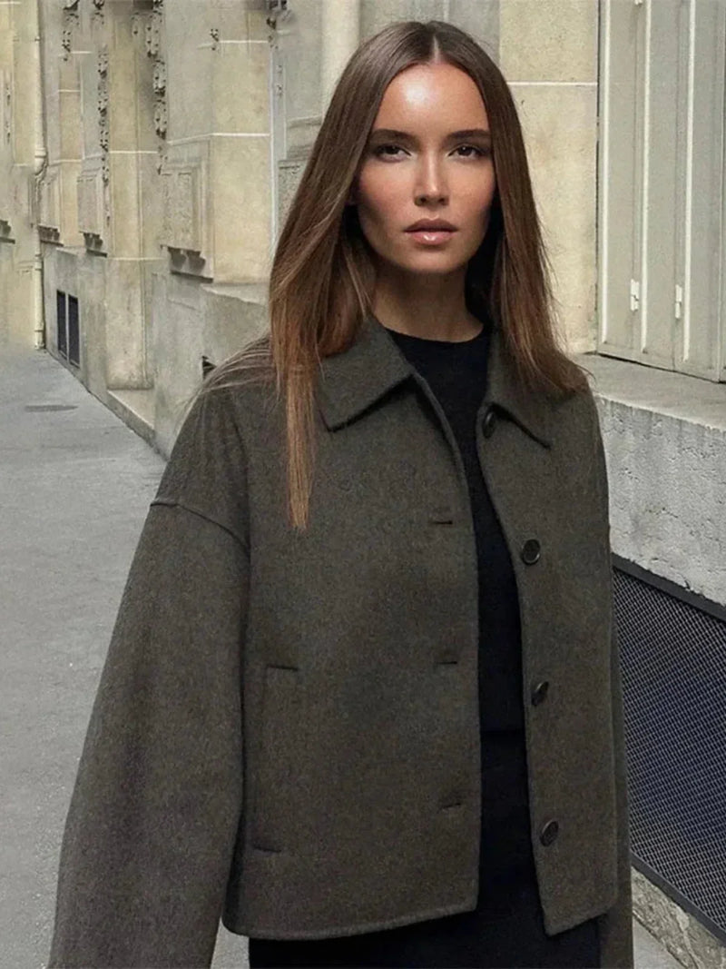 Μάλλινο κοντό παλτό σε μπεζ χρώμα