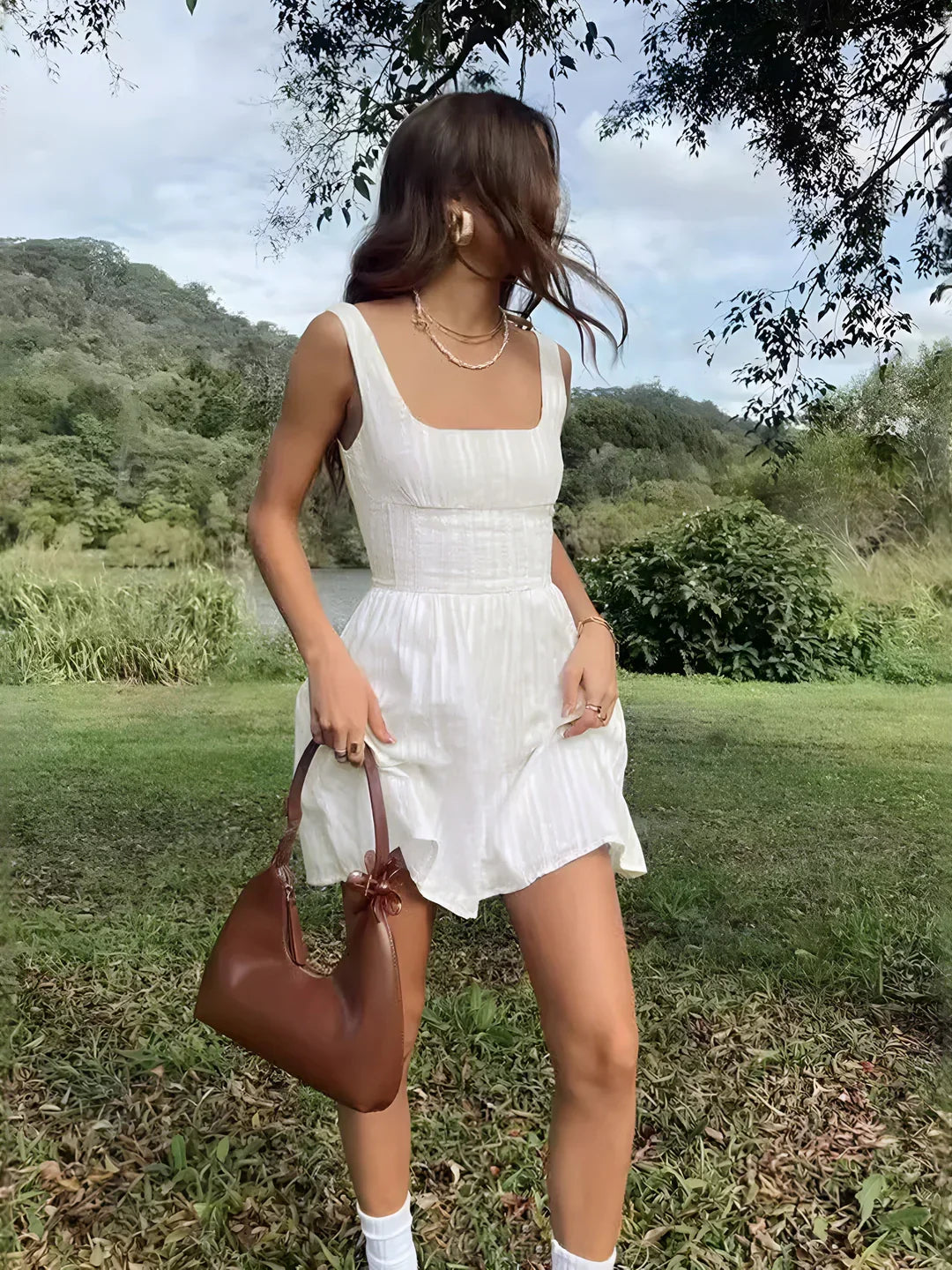 Ημιδιάφανο, μονόχρωμο, κοντό φόρεμα με τετράγωνη λαιμόκοψη - LA FEMME WANDERER