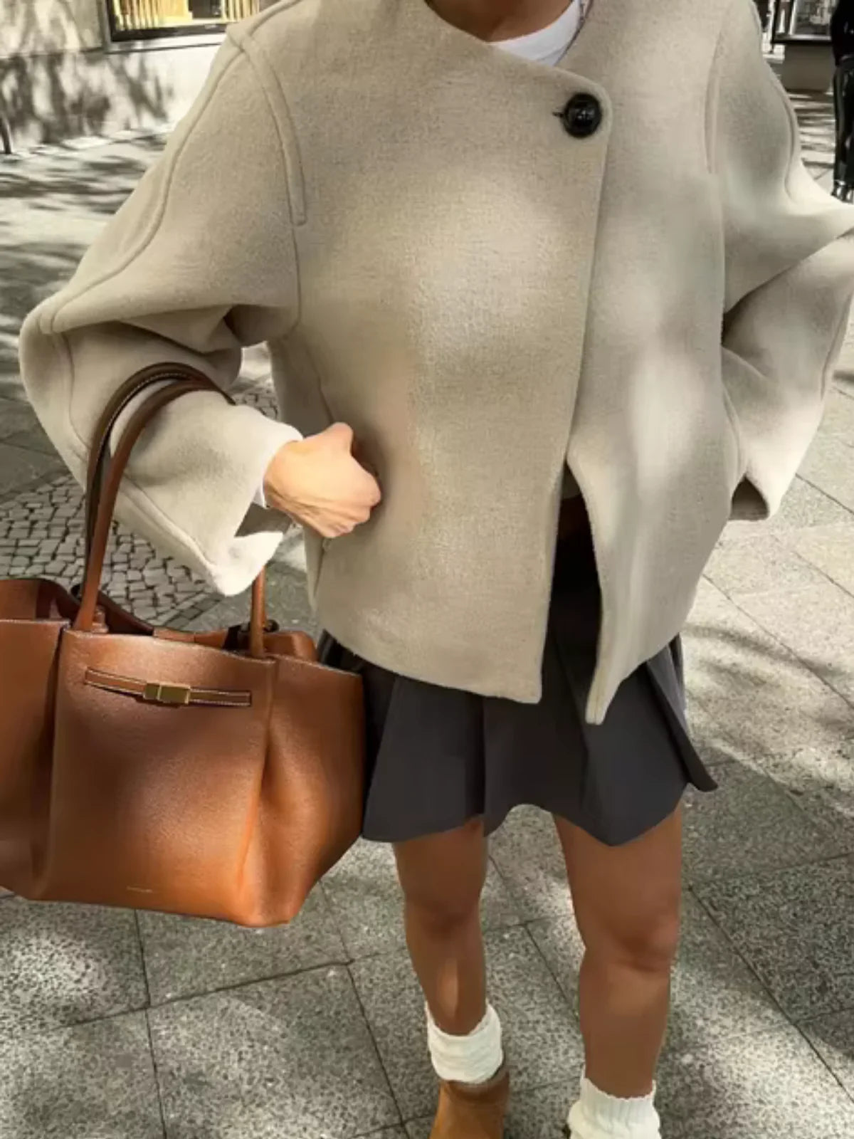 Μάλλινο κοντό παλτό με λαιμόκοψη O - LA FEMME WANDERER