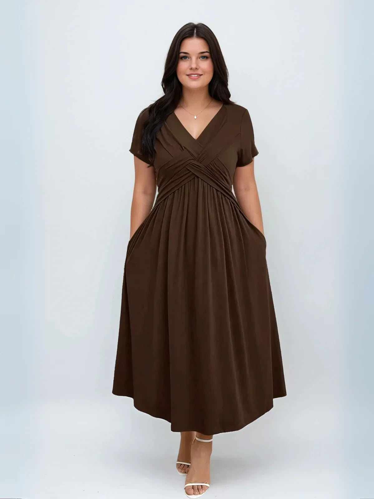 Φόρεμα για τον ήλιο σε μεγάλο μέγεθος με V ντεκολτέ και τσέπες, στενή μέση - LA FEMME WANDERER