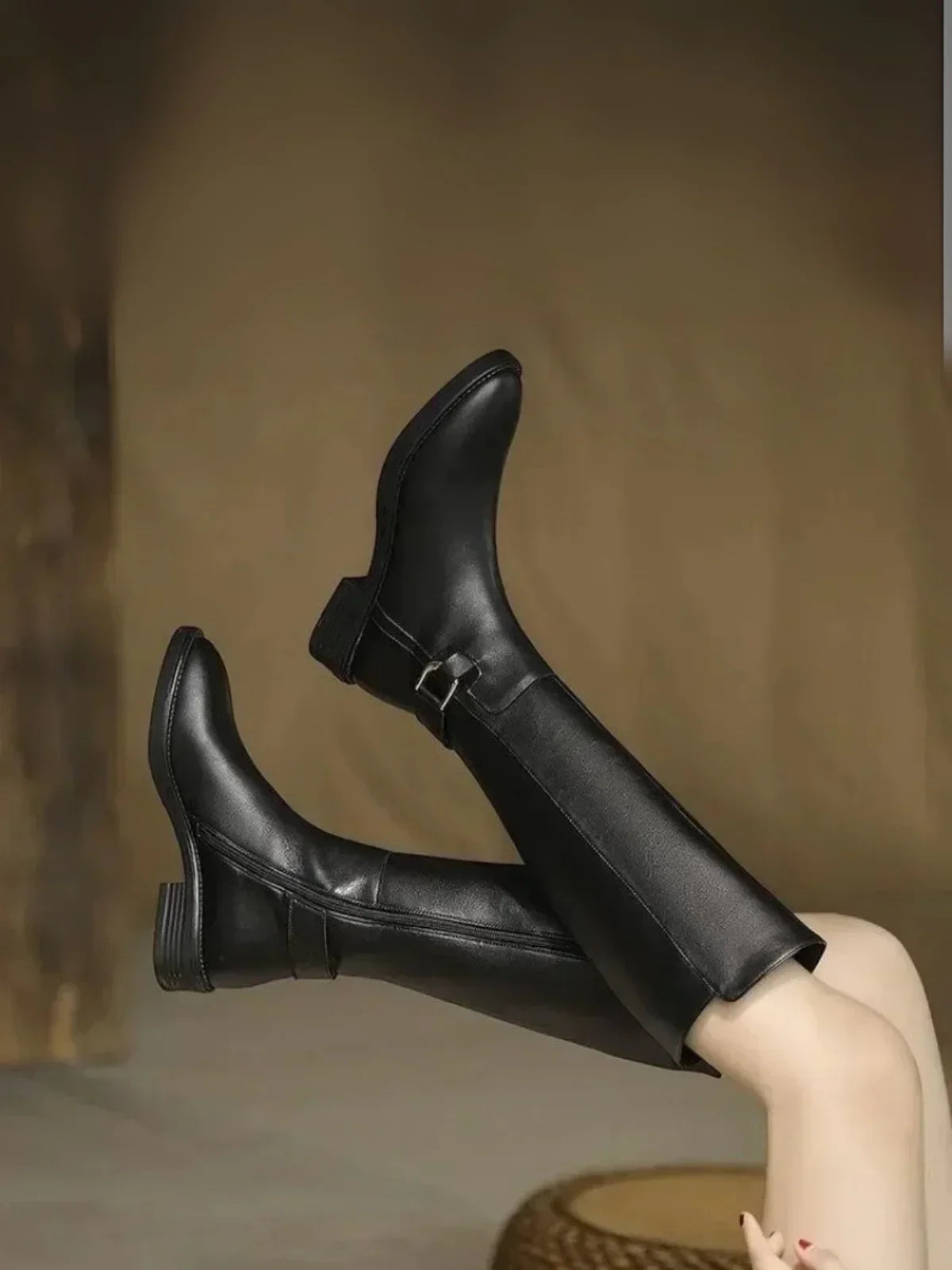 Μπότες μέχρι το γόνατο με αγκράφα ζώνης, χοντρό τακούνι, μαύρο ματ - LA FEMME WANDERER