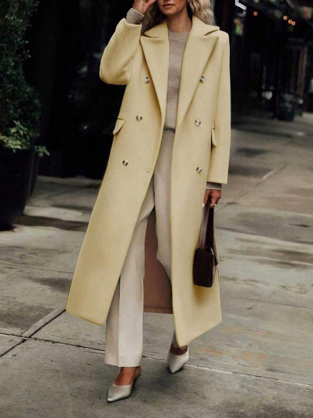 Κλασικό μάλλινο παλτό με σταυρωτό κούμπωμα