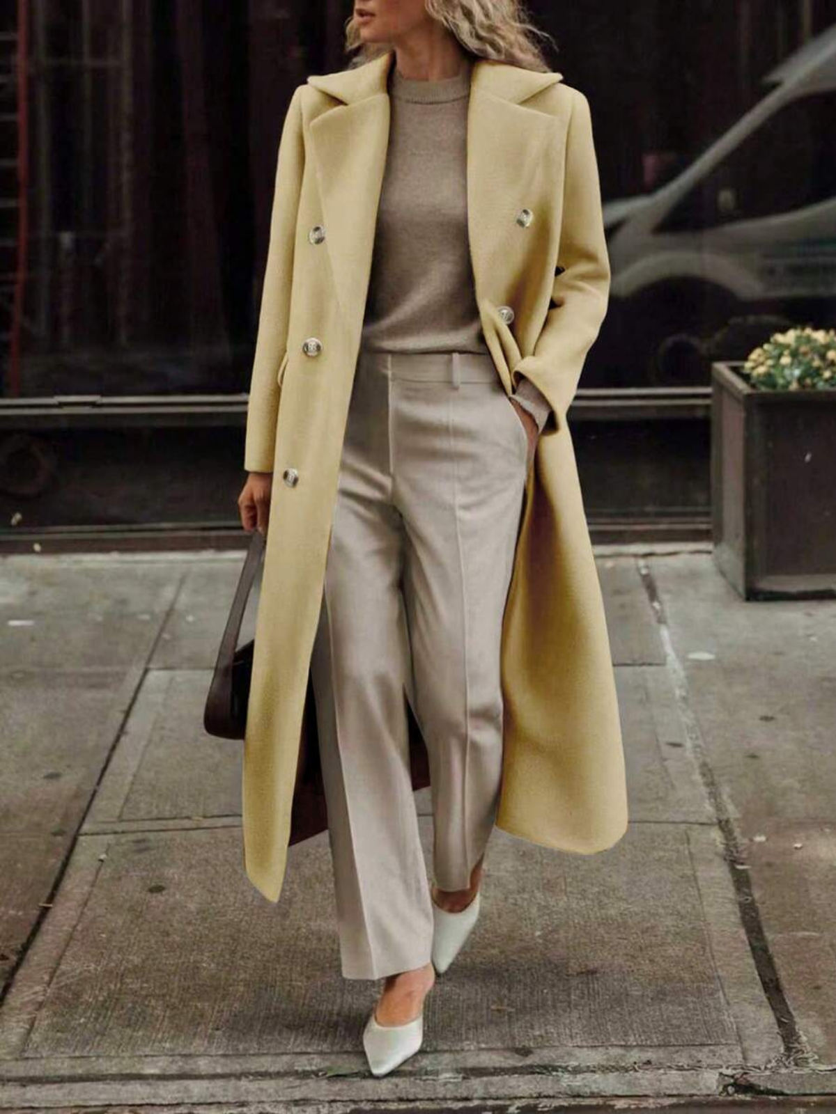 Κλασικό μάλλινο παλτό με σταυρωτό κούμπωμα