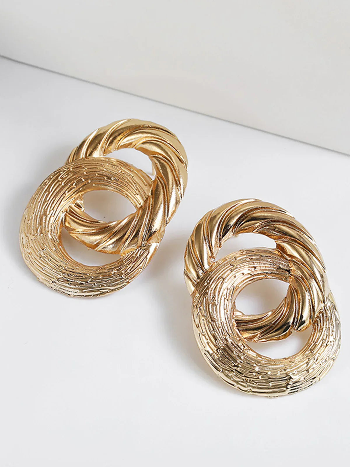 Σκουλαρίκια με σταυρό σε σχήμα κυκλικού σταυρού - LA FEMME WANDERER