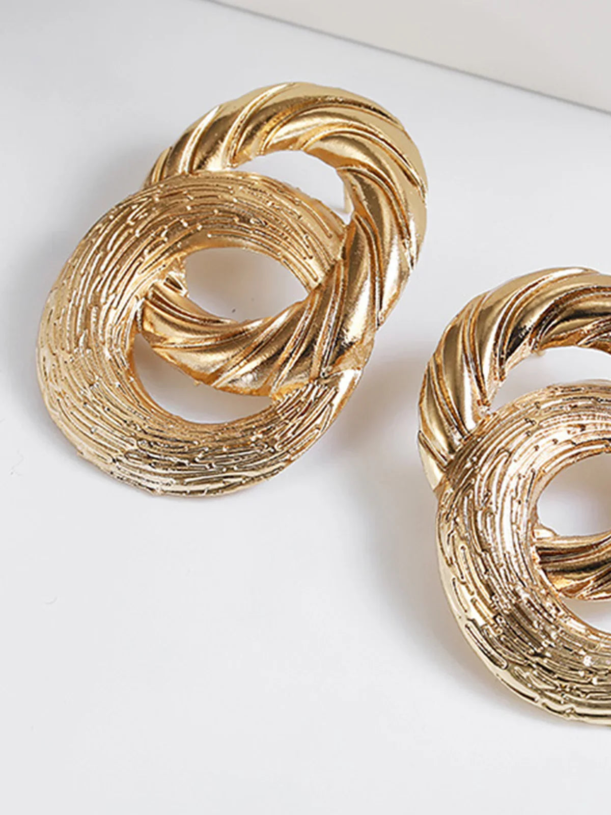 Σκουλαρίκια με σταυρό σε σχήμα κυκλικού σταυρού - LA FEMME WANDERER