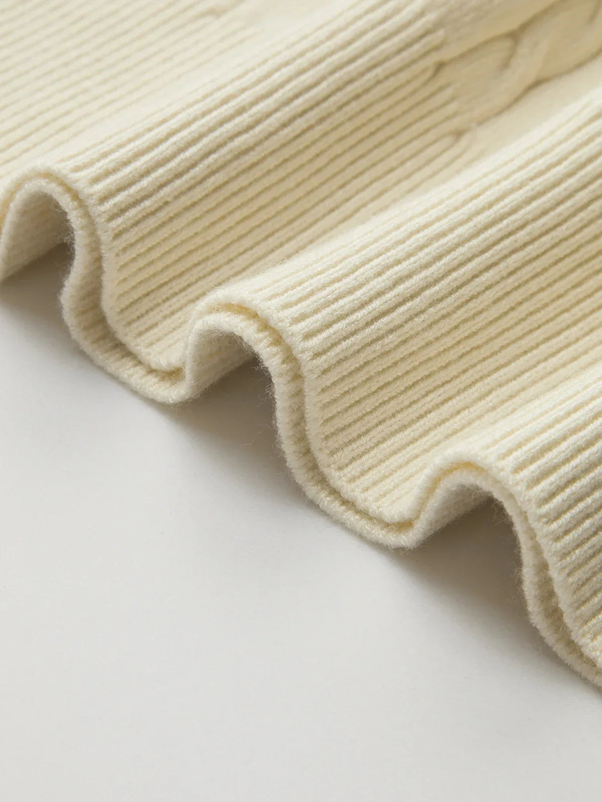 Πλεκτό τοπ με κοντό μανίκι και λαιμόκοψη V - LA FEMME WANDERER