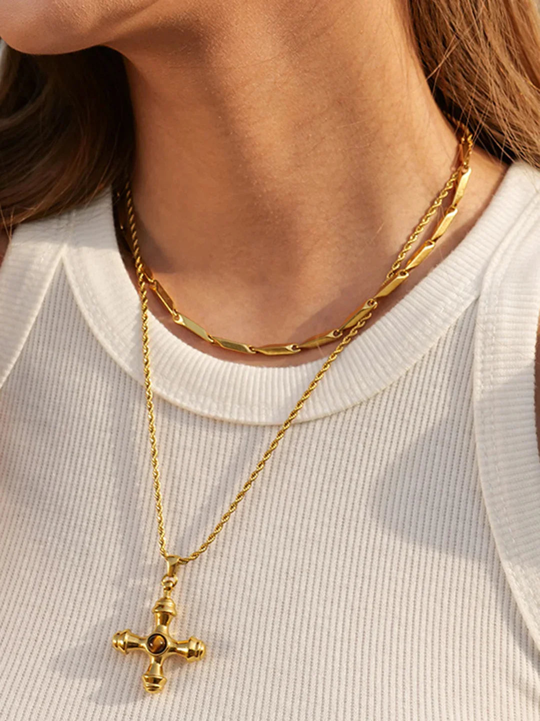 Κολιέ με σταυρό από ανοξείδωτο ατσάλι σε σχήμα ματιού γάτας - LA FEMME WANDERER