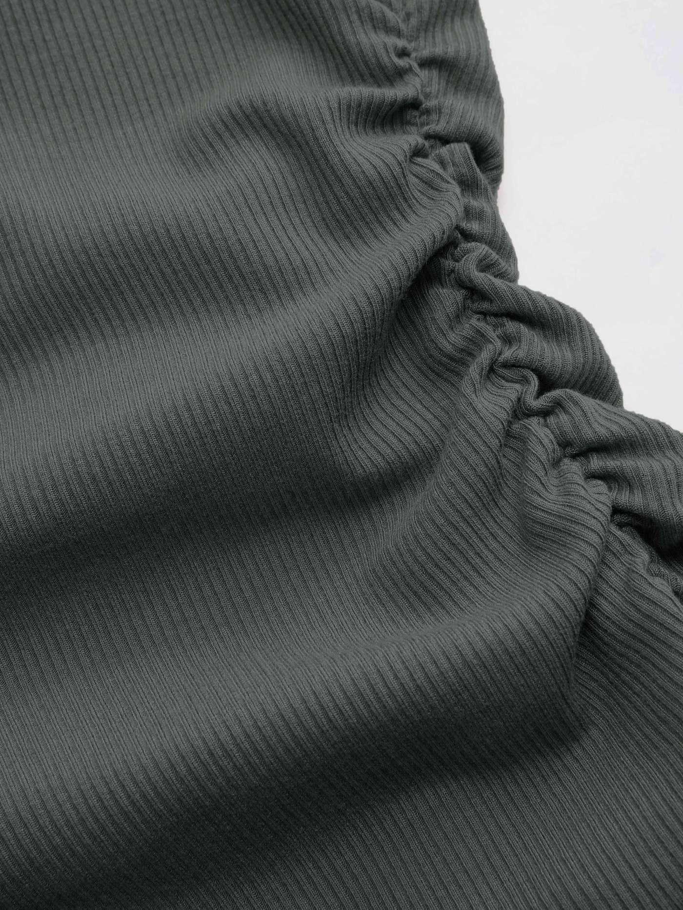 Μονόχρωμο τοπ με ασύμμετρη λαιμόκοψη και μακριά μανίκια - LA FEMME WANDERER