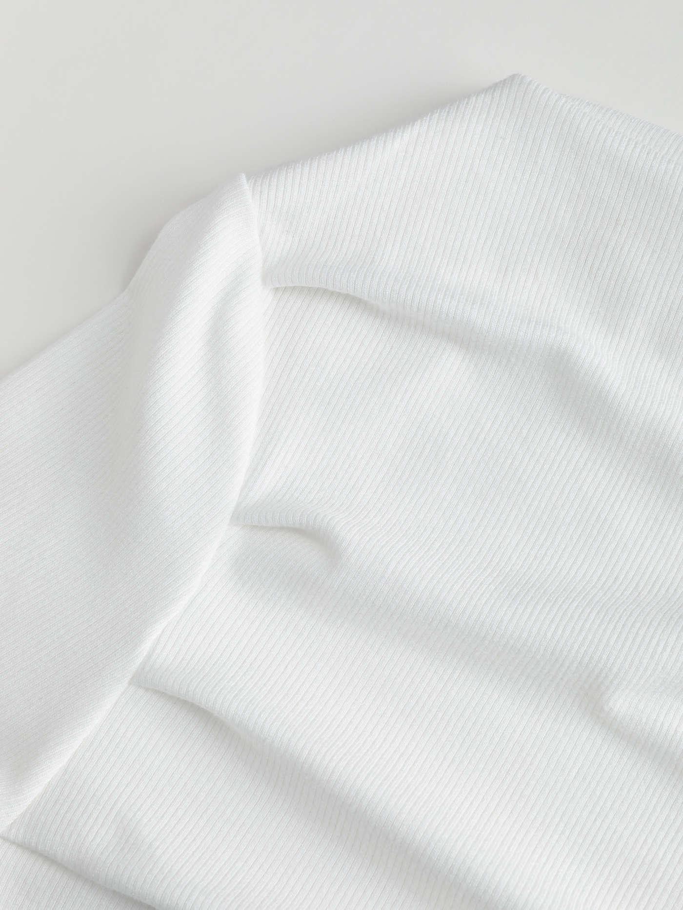 Μονόχρωμο τοπ με ασύμμετρη λαιμόκοψη και μακριά μανίκια - LA FEMME WANDERER