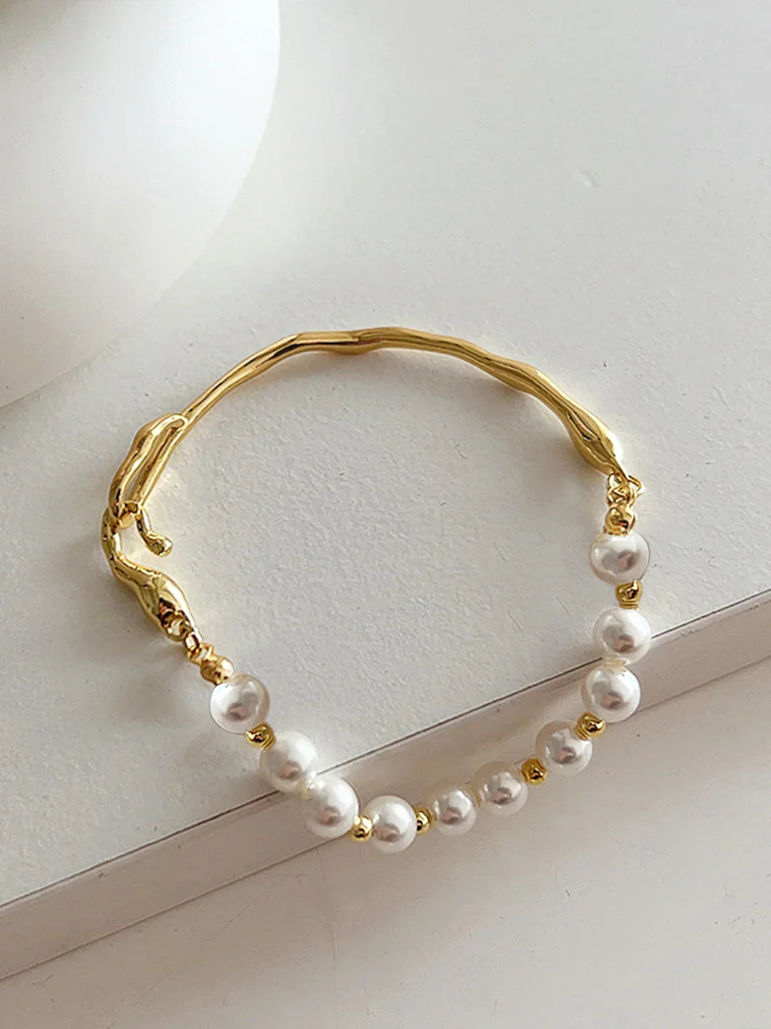 Sculpted Pearl Charm Bracelet - LA FEMME WANDERER