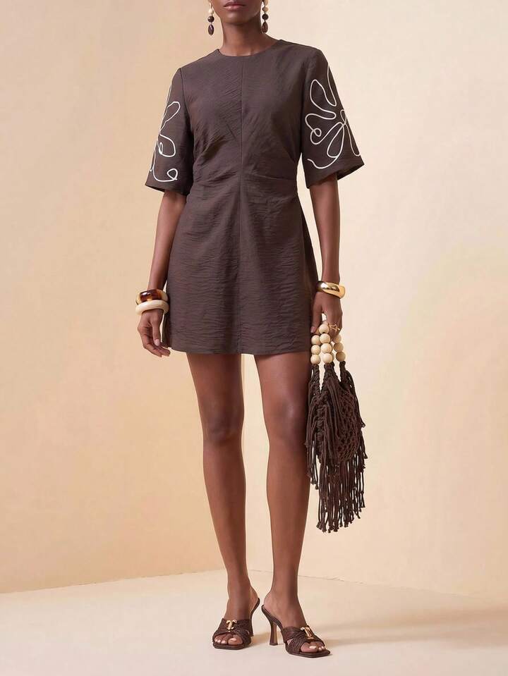 Short Sleeve Dress with Contemporary Line Art Design