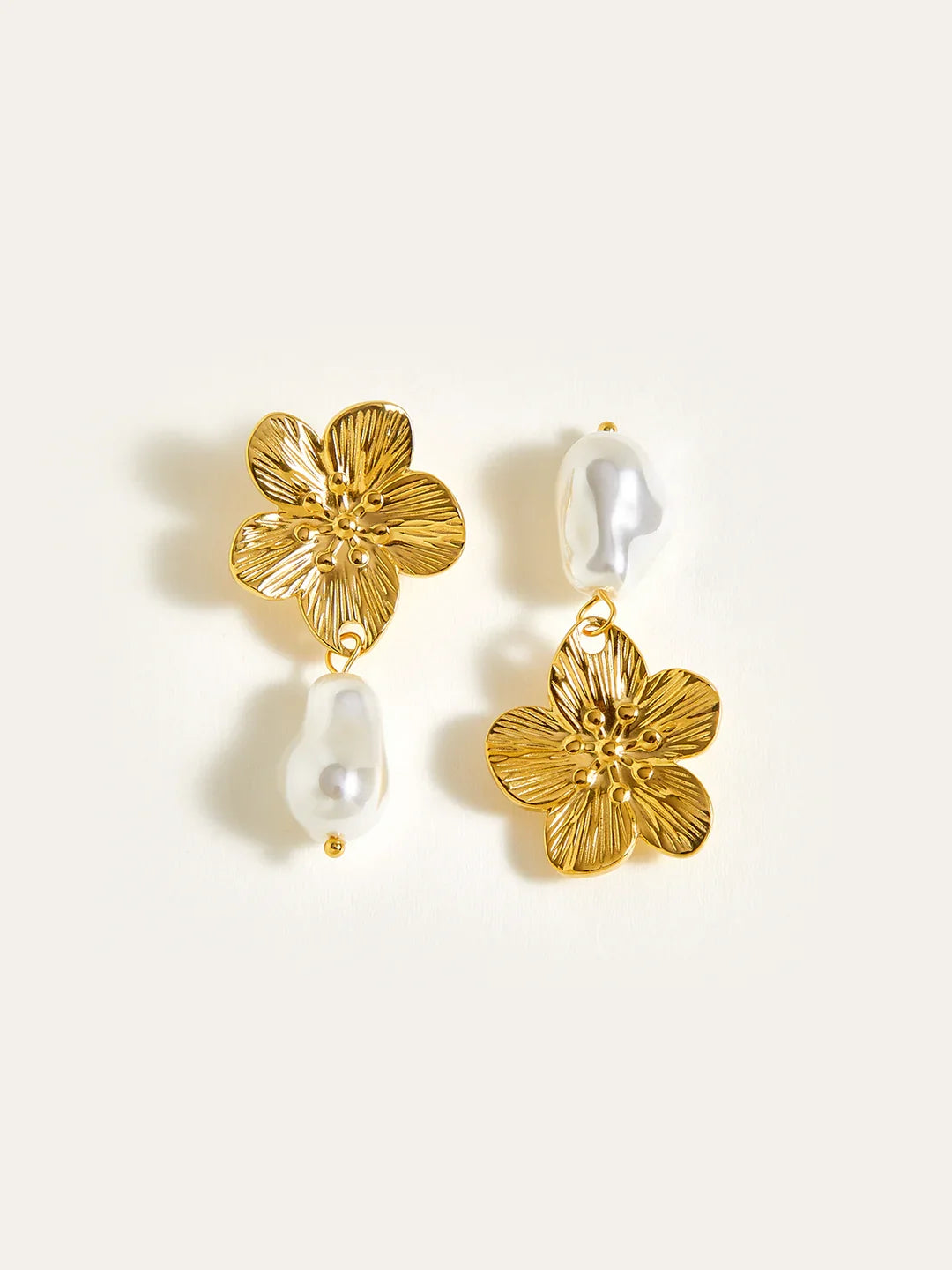 Baroque Pearl & Flower Stud Earrings - LA FEMME WANDERER