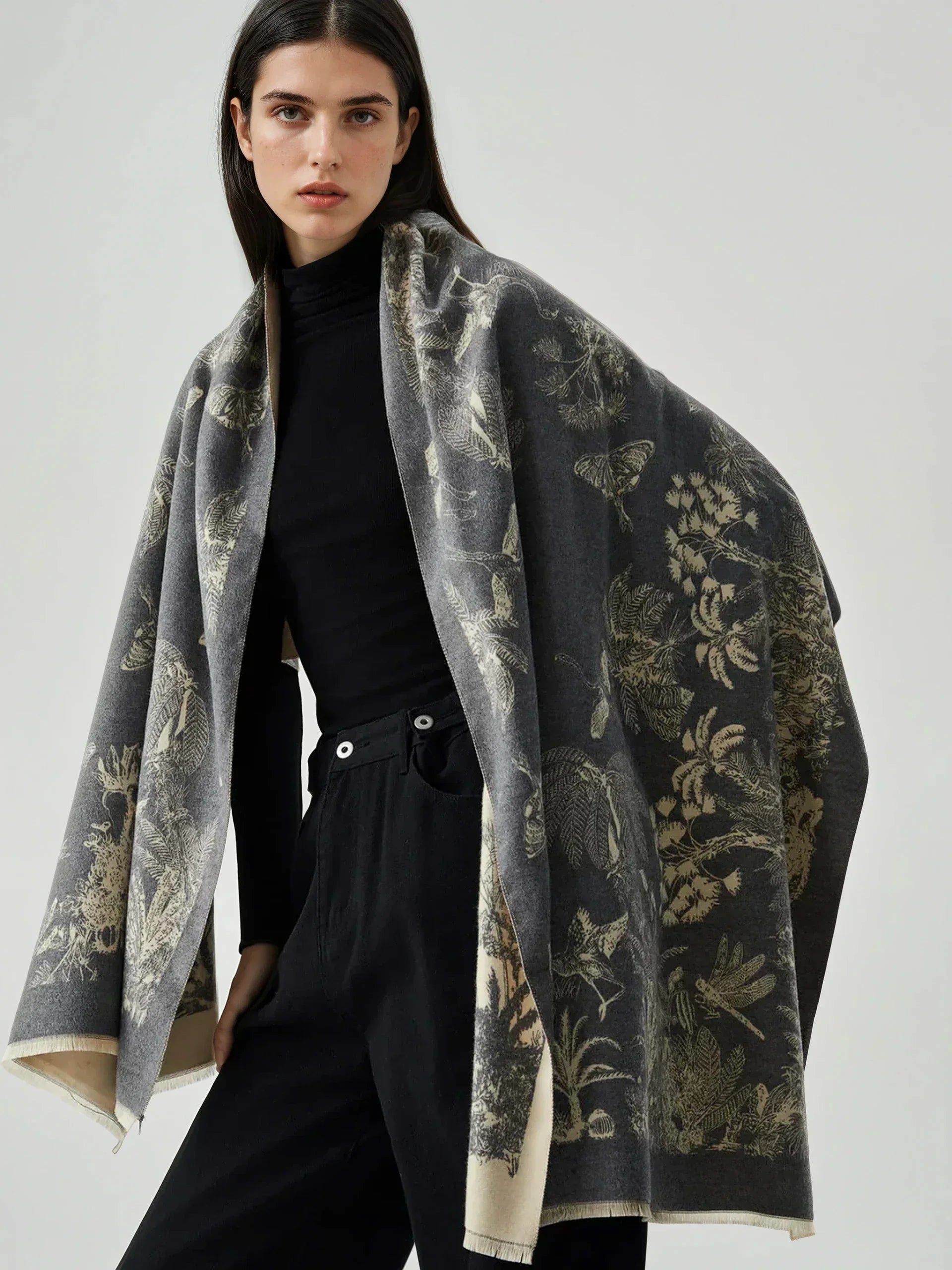 Two-Sided Jacquard Weave Scarf with Tassels - LA FEMME WANDERER