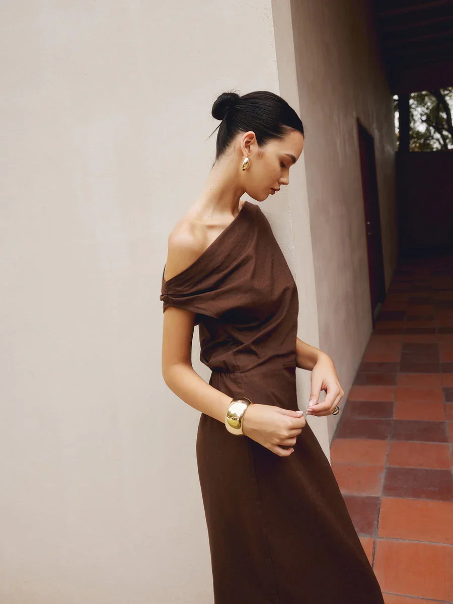 Ασύμμετρο φόρεμα με στενή εφαρμογή και ώμους - LA FEMME WANDERER